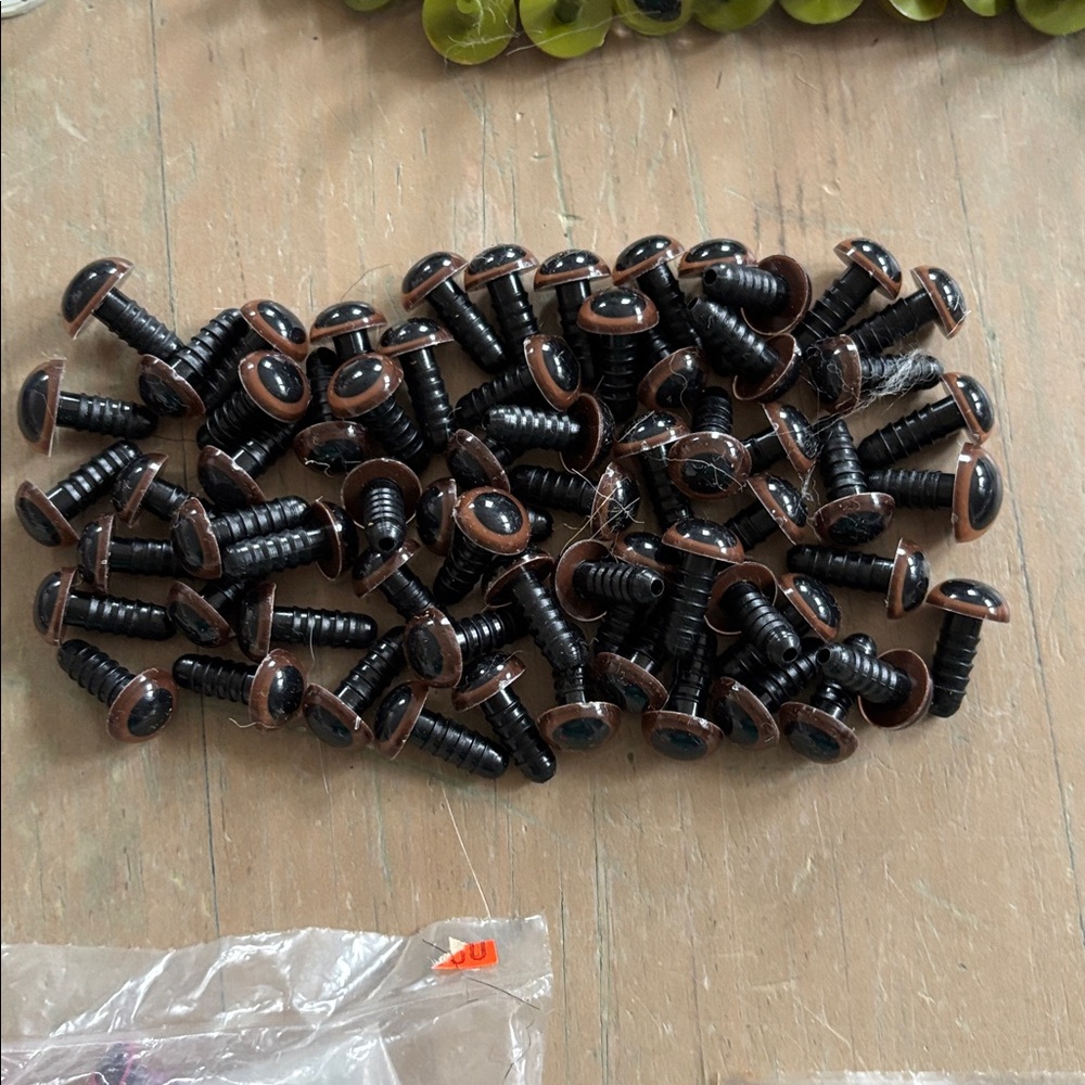 Craft Eyes and Grommets - assorted - Picture 4 of 11